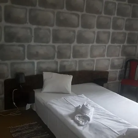 Camelot 3* Tisá