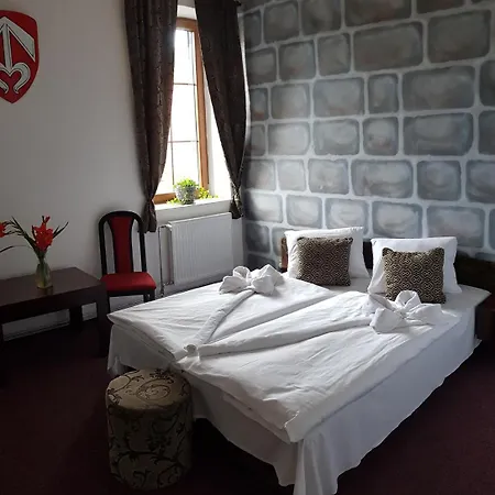 Camelot 3* Tisá